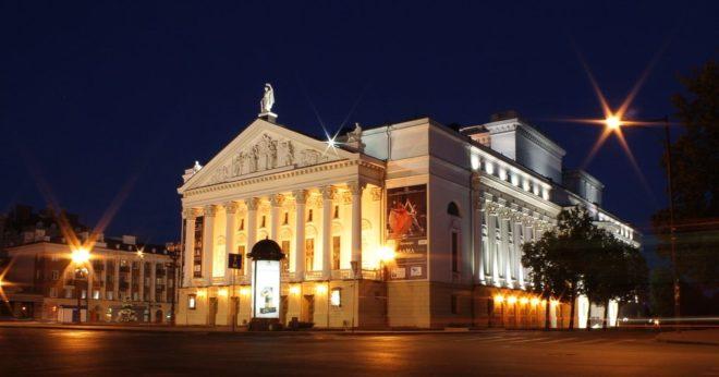 по произведениям мировых и российских классиков