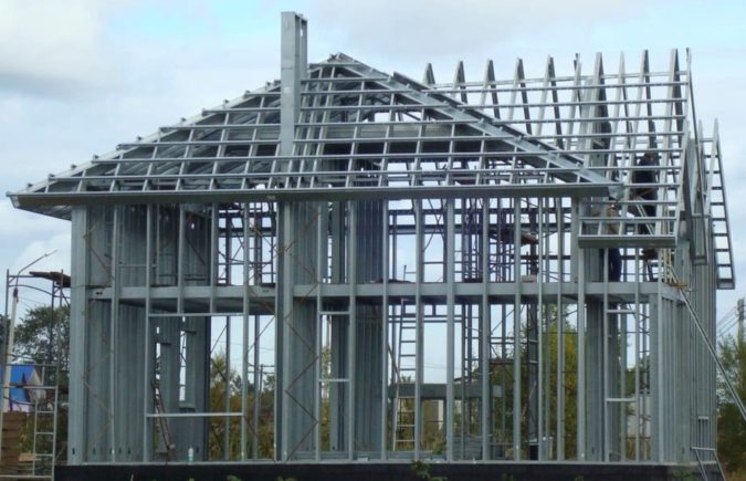 Сборка происходит с учётом системы диагональных раскосов