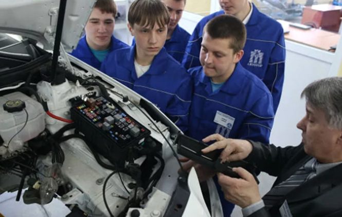 Куда чаще всего устраиваются автомеханики